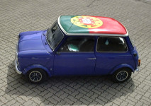 Nini com bandeira de portugal